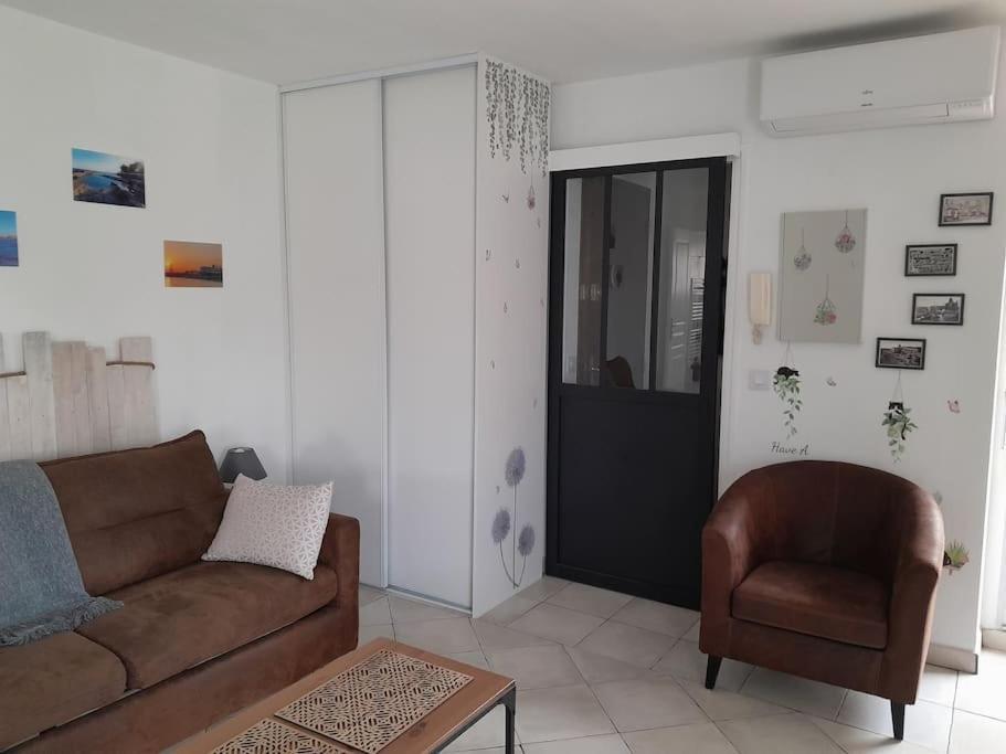 Charmant Studio Lumineux Avec Parking Prive Saint-Raphaël المظهر الخارجي الصورة