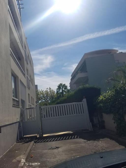 Charmant Studio Lumineux Avec Parking Prive Saint-Raphaël المظهر الخارجي الصورة