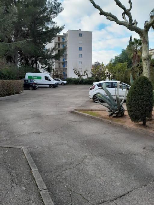 Charmant Studio Lumineux Avec Parking Prive Saint-Raphaël المظهر الخارجي الصورة